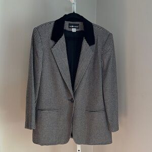 Vintage Sag Harbor Black and White Houndstooth Blazer with Velvet Collar Sz 14